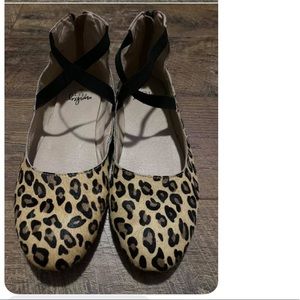 MOMMY MONKEY FEET. Like new condition!!!🤎🖤